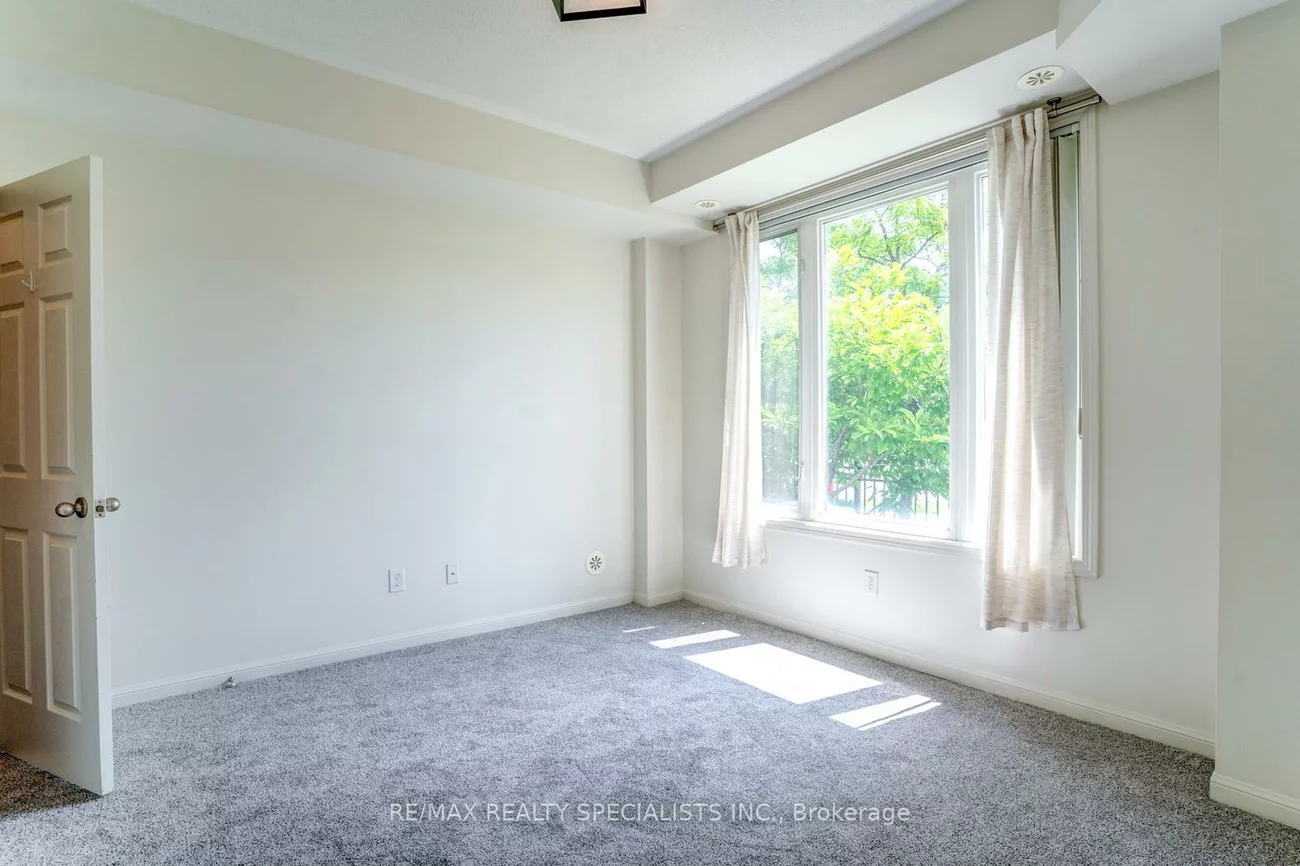 2915, Hazelton, Central Erin Mills, Mississauga