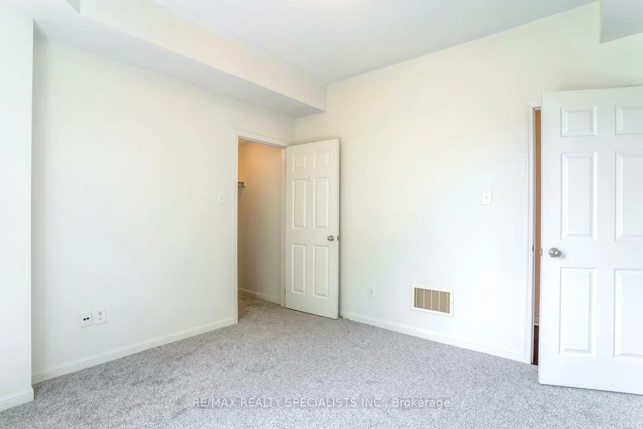 2915, Hazelton, Central Erin Mills, Mississauga