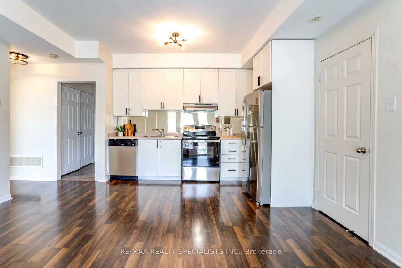 2915, Hazelton, Central Erin Mills, Mississauga