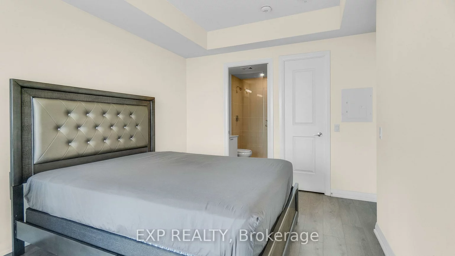 35, Watergarden, Hurontario, Mississauga