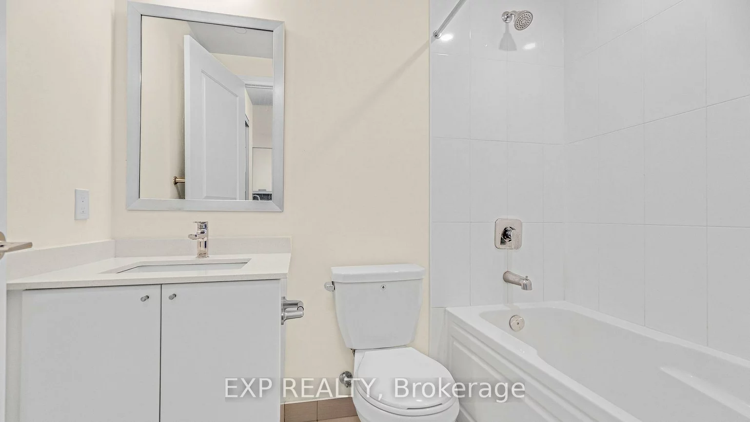 35, Watergarden, Hurontario, Mississauga