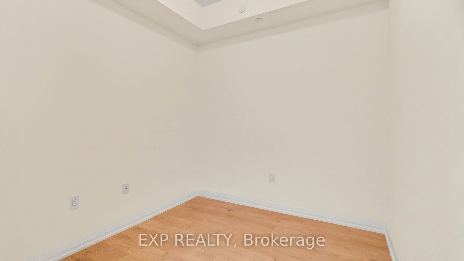 35, Watergarden, Hurontario, Mississauga
