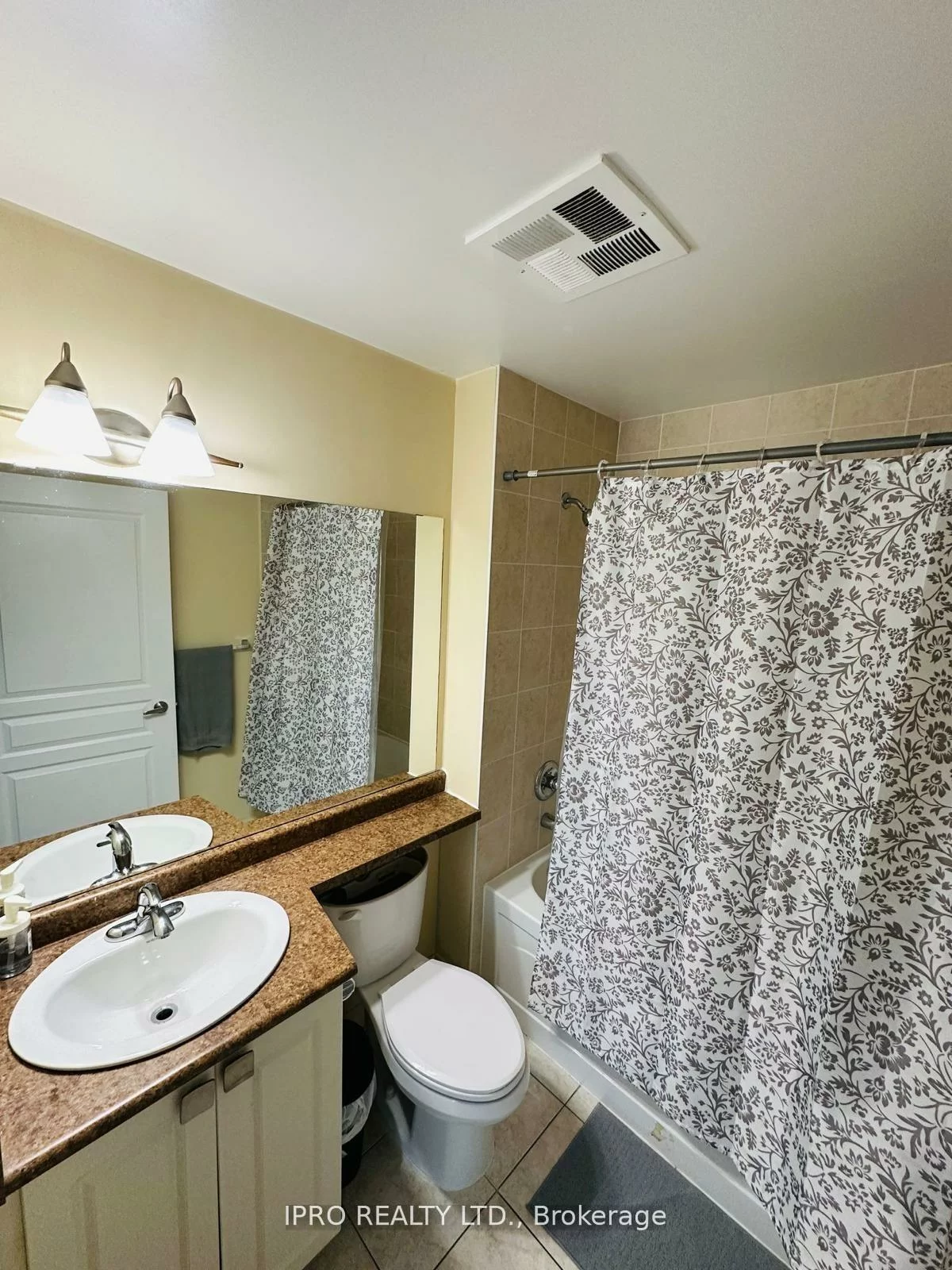 225, Webb, City Centre, Mississauga