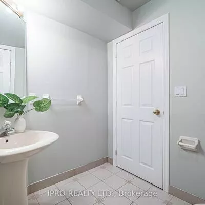 833, Scollard, East Credit, Mississauga