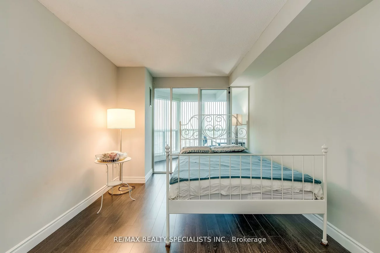 2177, Burnhamthorpe, Erin Mills, Mississauga