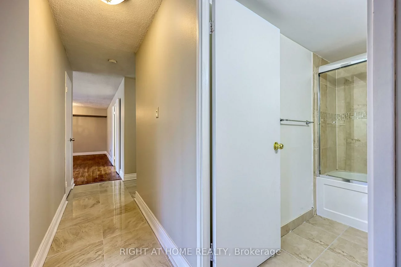 1580, Mississauga, Mississauga Valleys, Mississauga