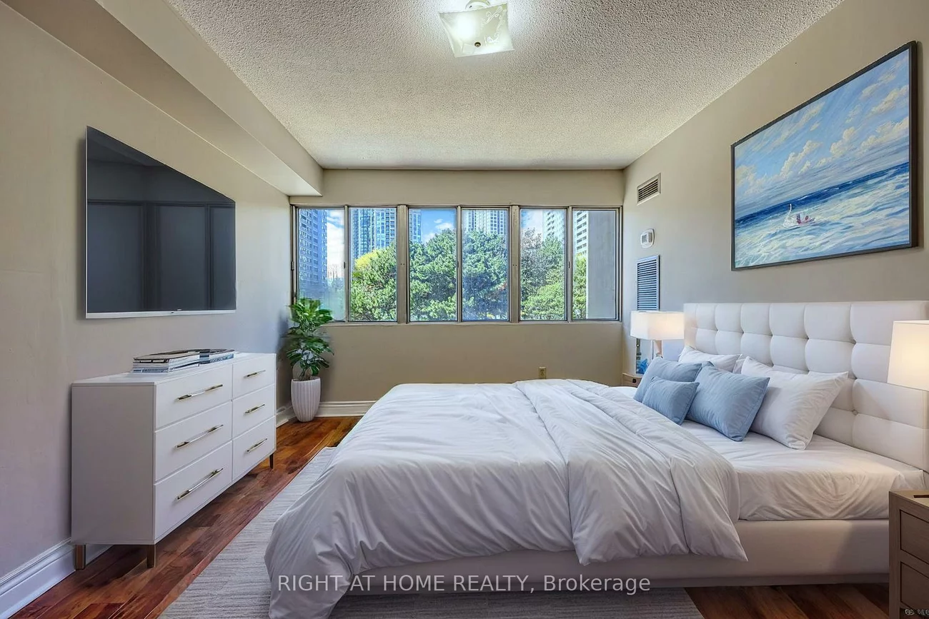 1580, Mississauga, Mississauga Valleys, Mississauga