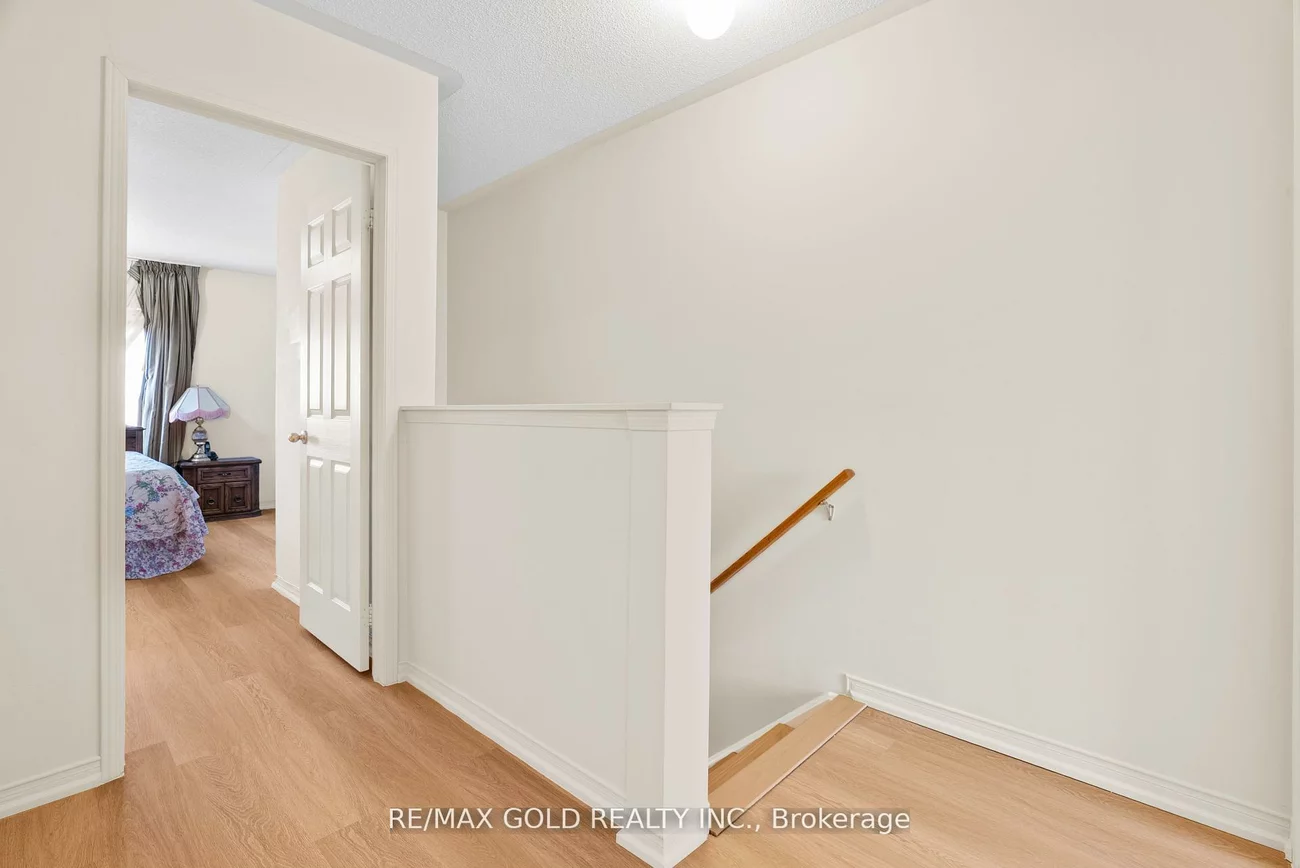 50, Strathaven, Hurontario, Mississauga