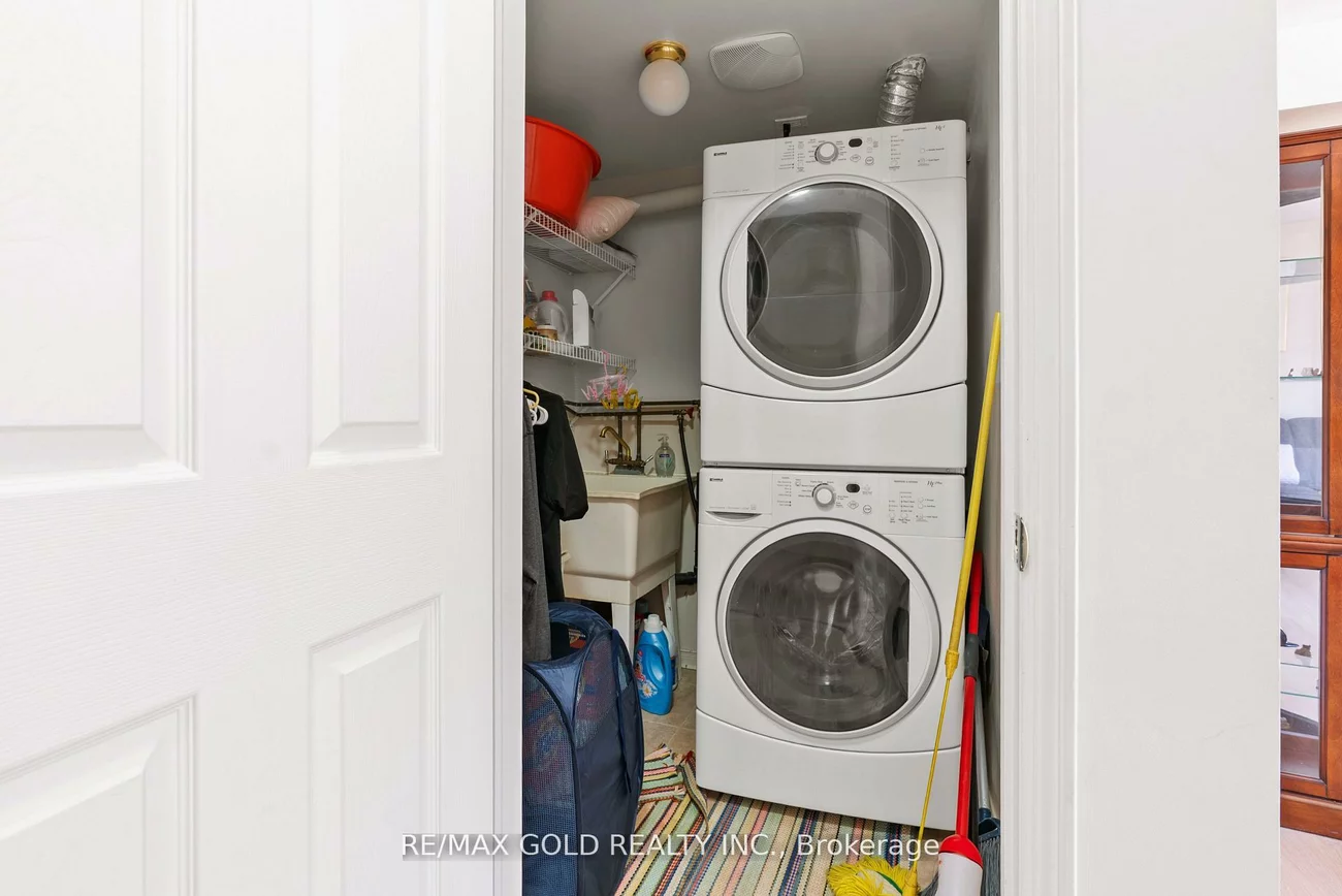 50, Strathaven, Hurontario, Mississauga