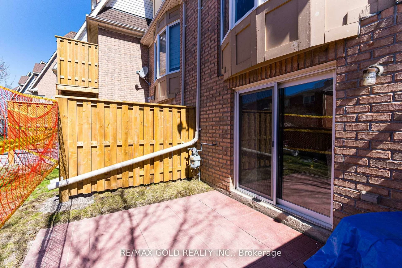 50, Strathaven, Hurontario, Mississauga