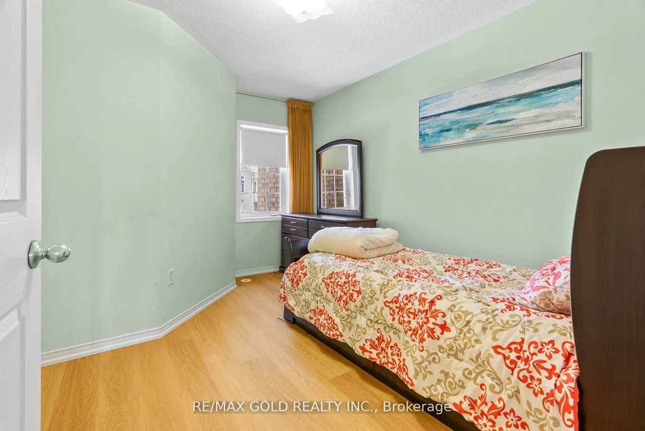 50, Strathaven, Hurontario, Mississauga