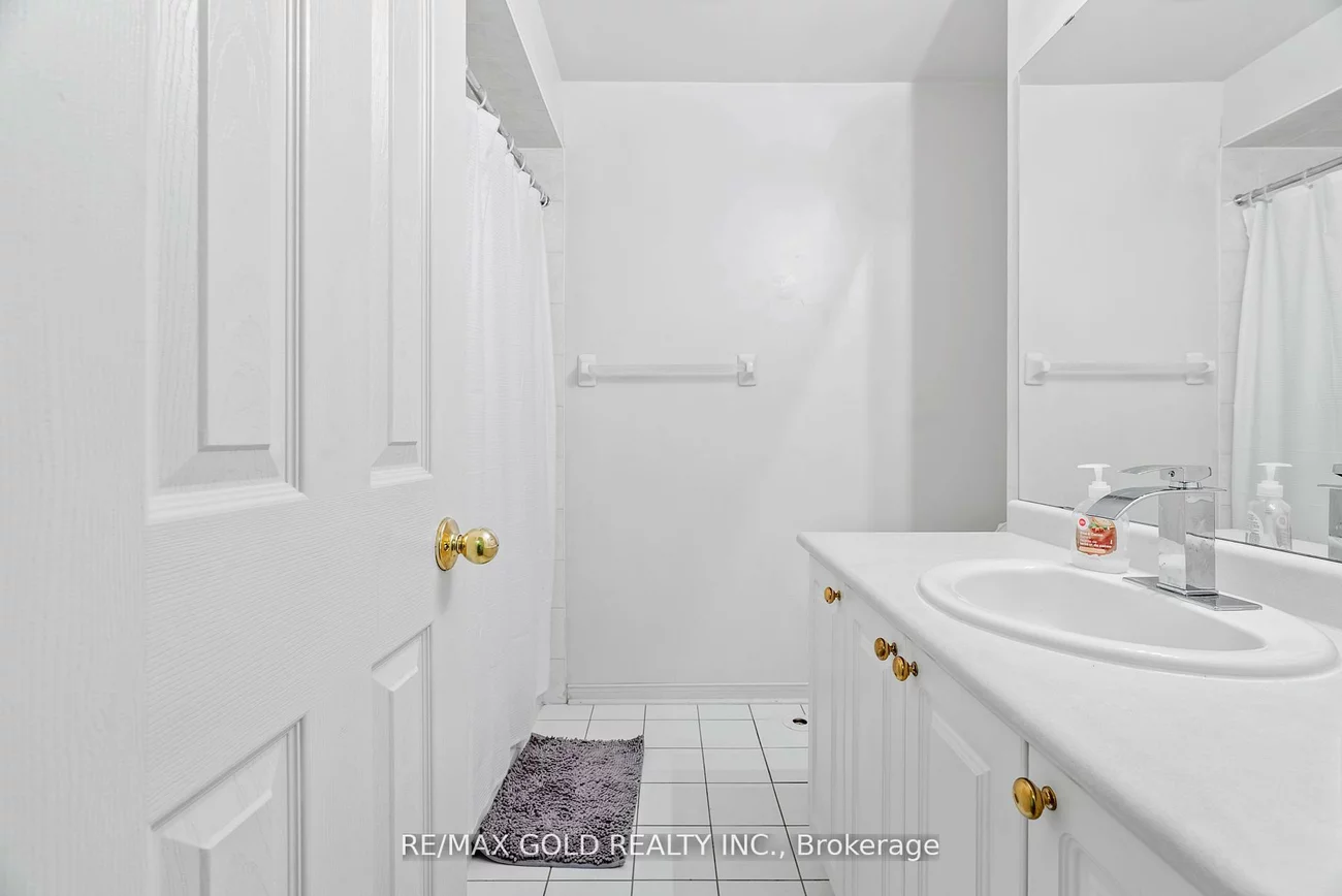 50, Strathaven, Hurontario, Mississauga