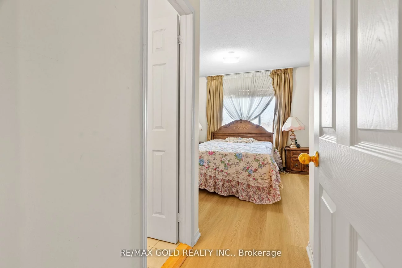 50, Strathaven, Hurontario, Mississauga