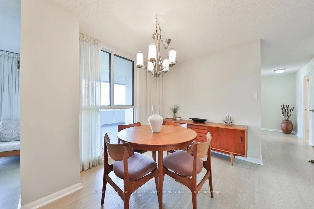 1320, Mississauga Valley, Mississauga Valleys, Mississauga