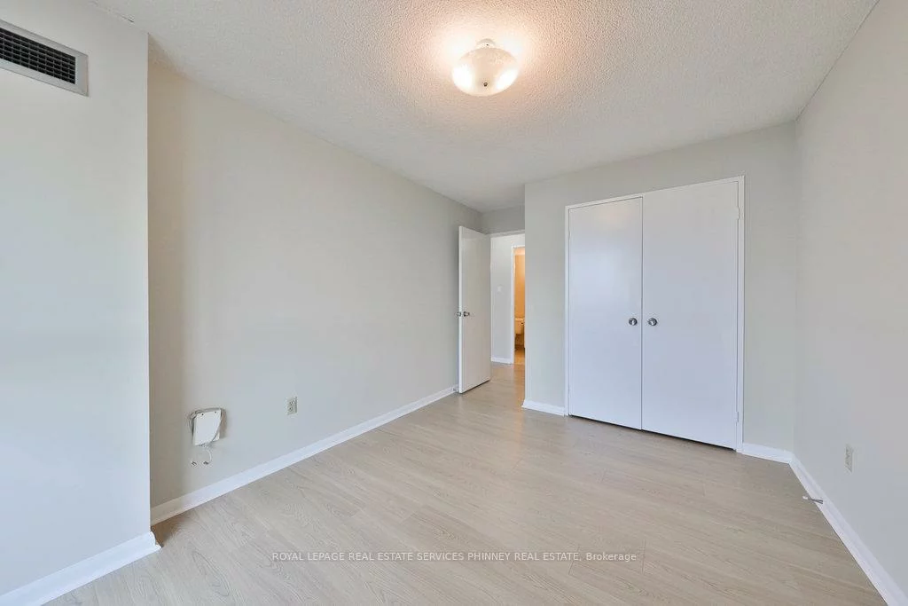 1320, Mississauga Valley, Mississauga Valleys, Mississauga