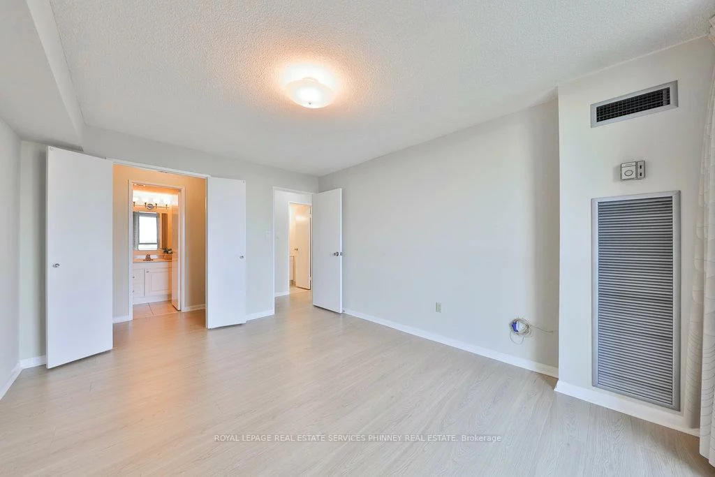 1320, Mississauga Valley, Mississauga Valleys, Mississauga