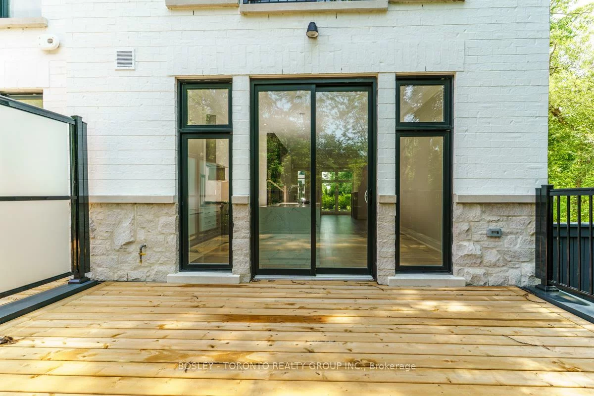 1138, Mona, Mineola, Mississauga