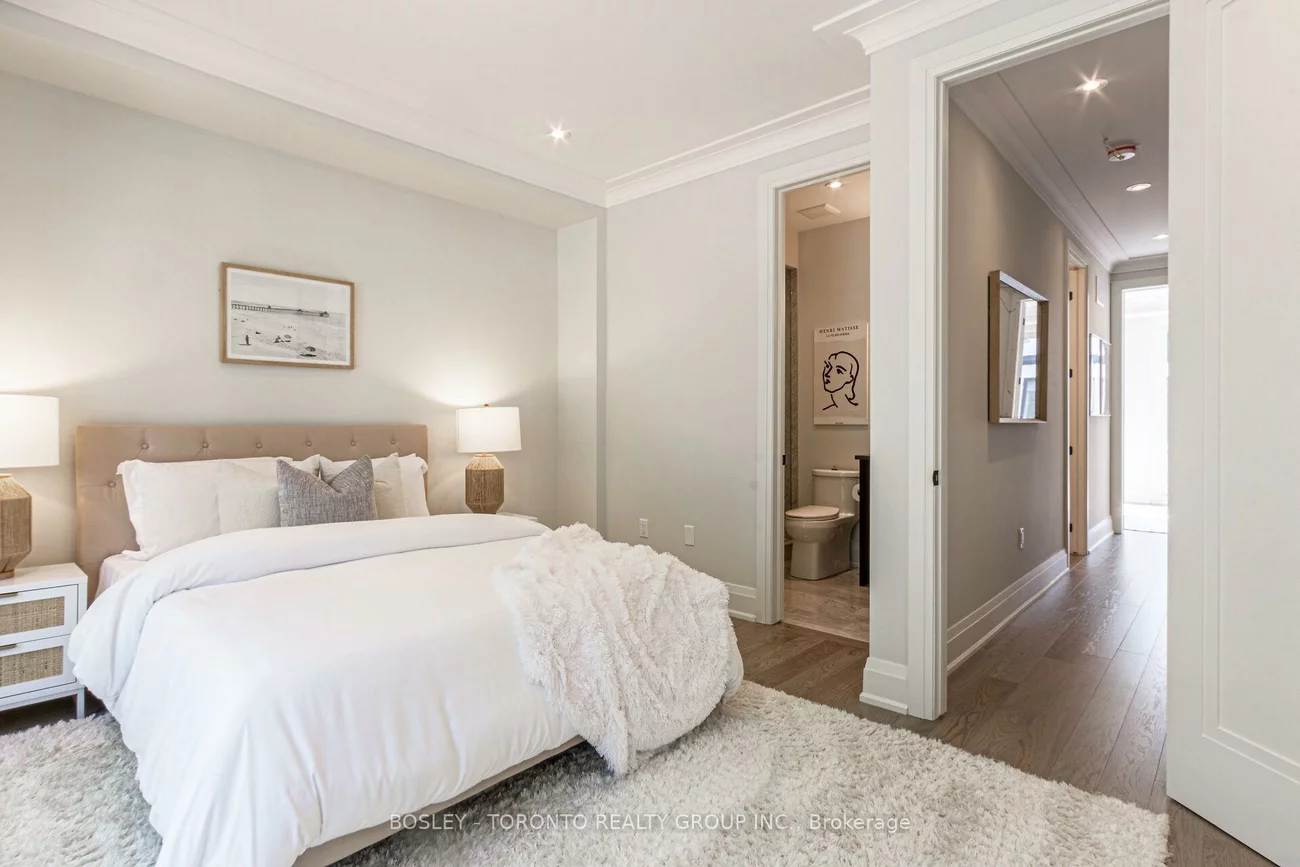 1138, Mona, Mineola, Mississauga