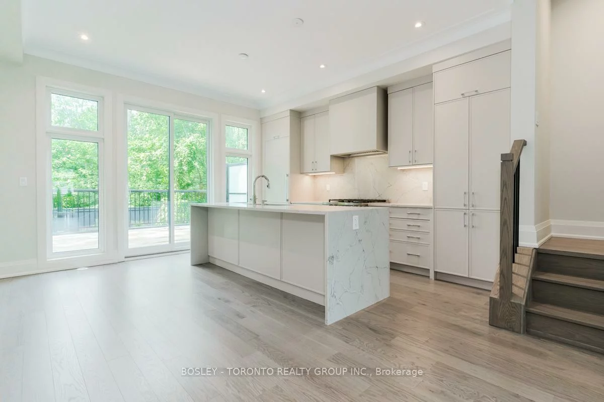 1138, Mona, Mineola, Mississauga