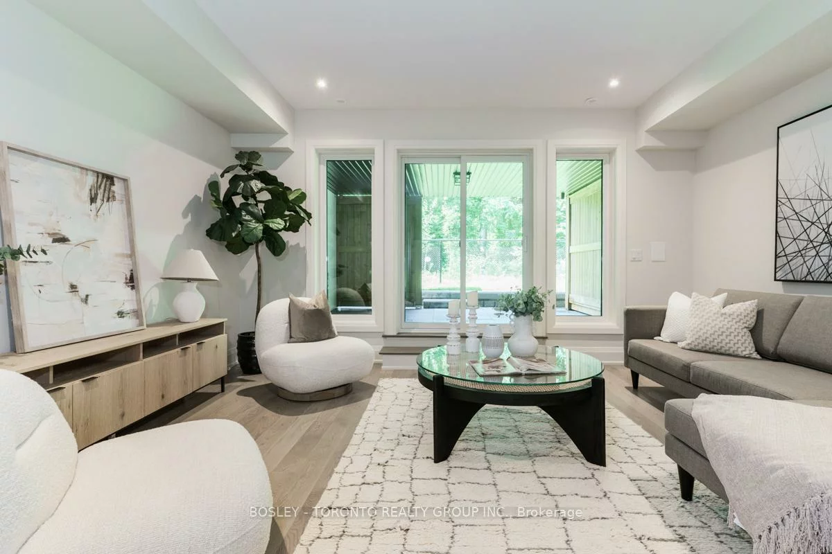 1138, Mona, Mineola, Mississauga