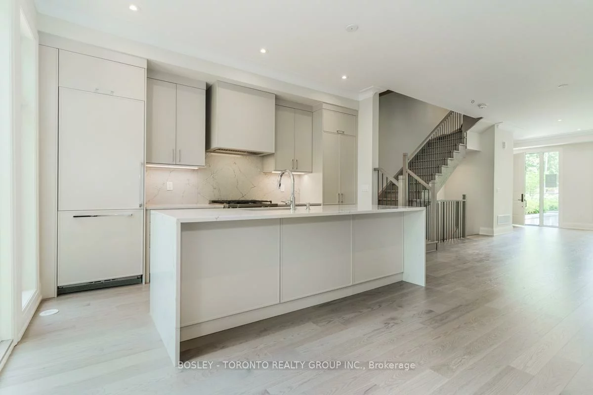 1138, Mona, Mineola, Mississauga