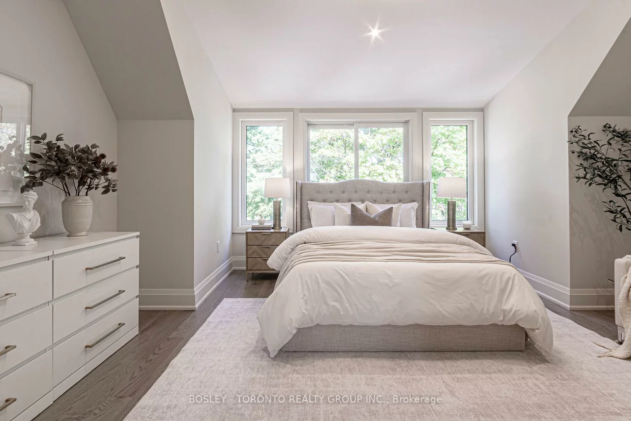 1138, Mona, Mineola, Mississauga