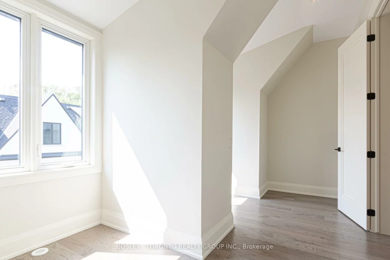 1138, Mona, Mineola, Mississauga