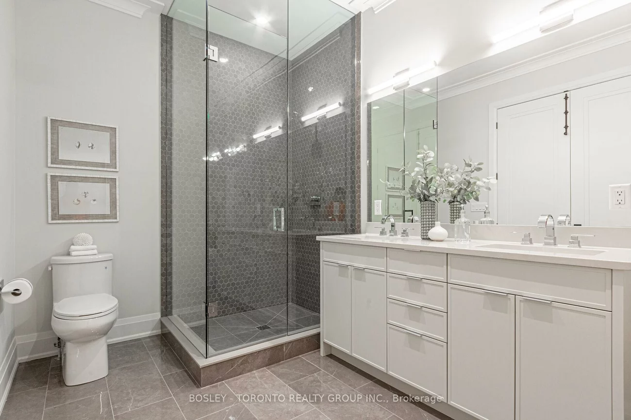 1138, Mona, Mineola, Mississauga
