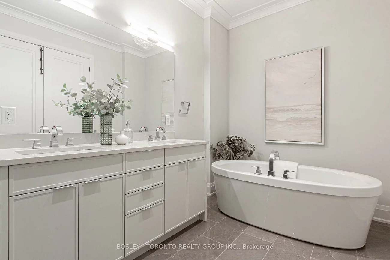 1138, Mona, Mineola, Mississauga