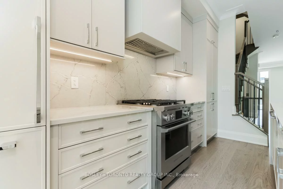 1138, Mona, Mineola, Mississauga