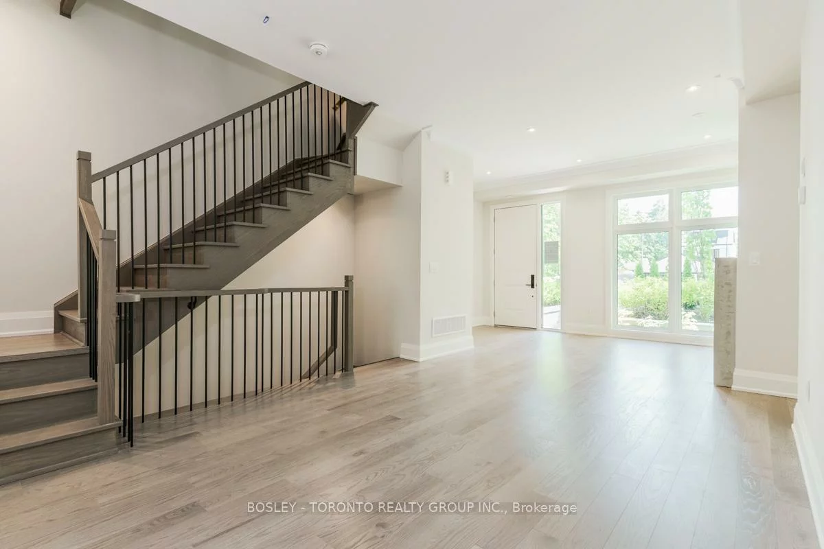 1138, Mona, Mineola, Mississauga