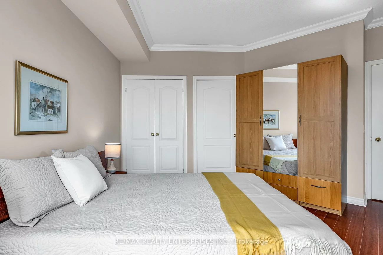 483, Faith, Hurontario, Mississauga