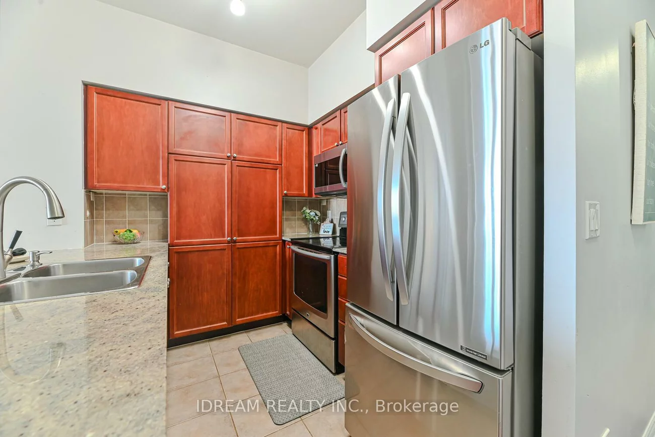 388, Prince Of Wales, City Centre, Mississauga