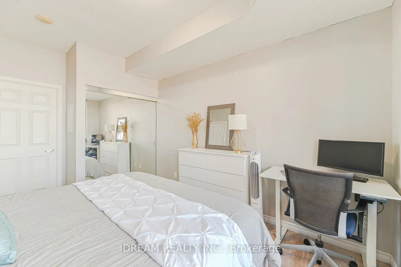 388, Prince Of Wales, City Centre, Mississauga