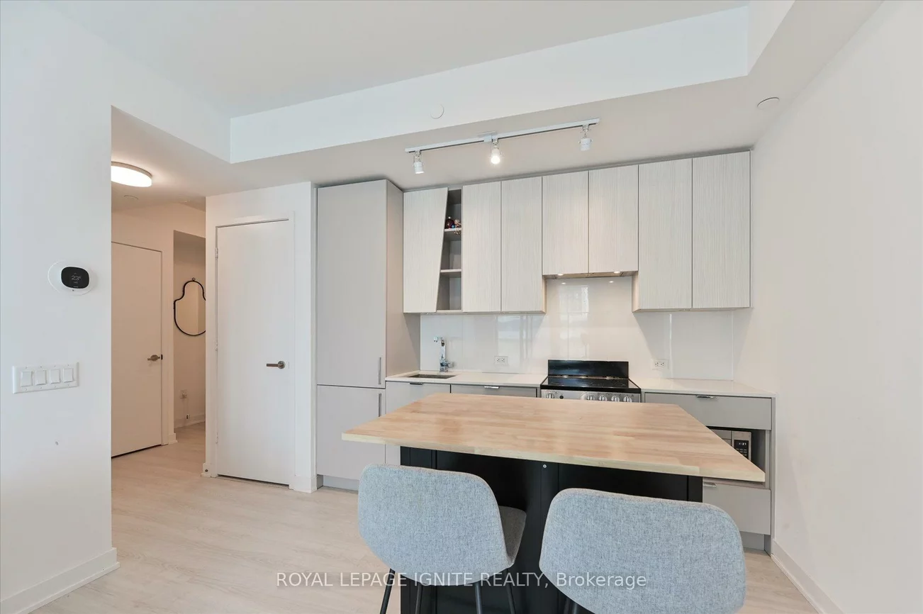 3883, Quartz, City Centre, Mississauga