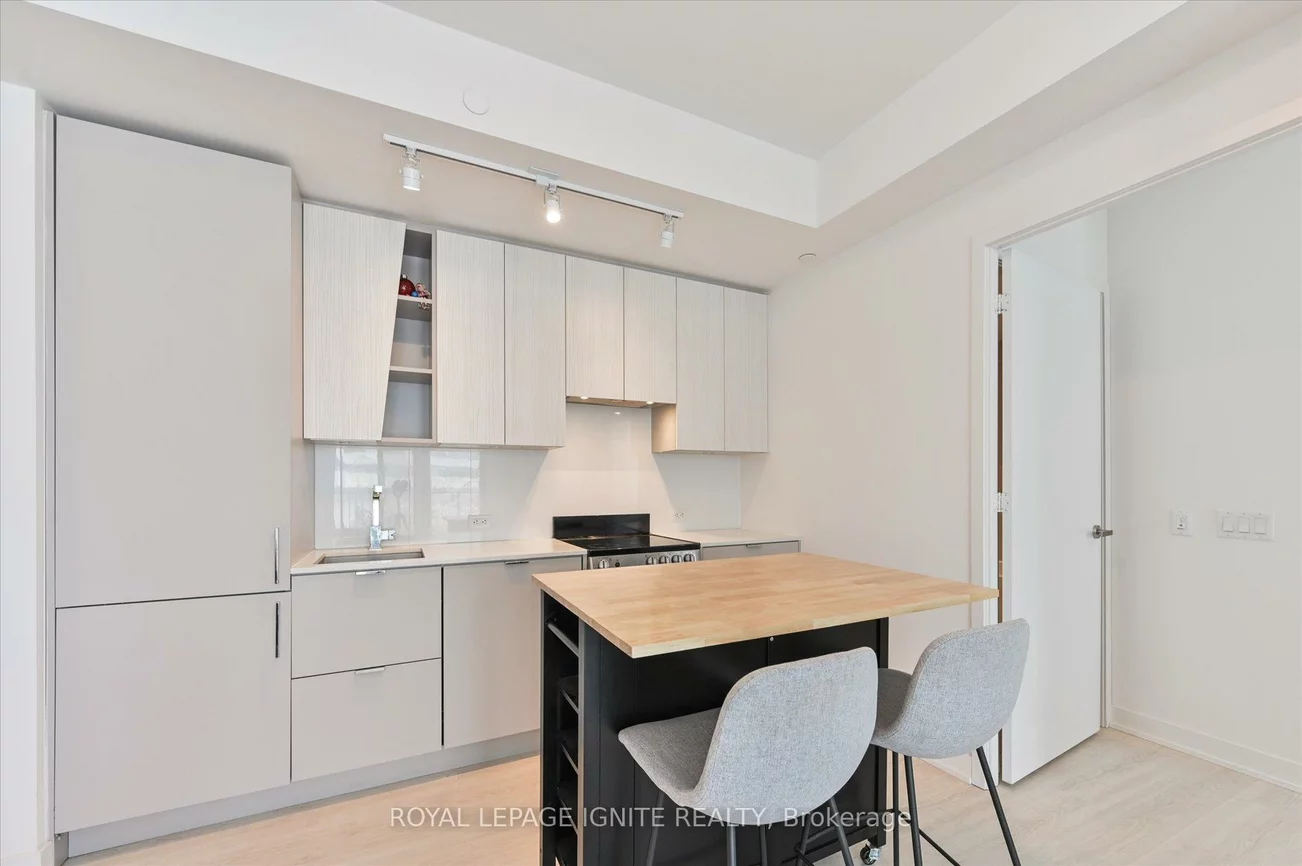 3883, Quartz, City Centre, Mississauga