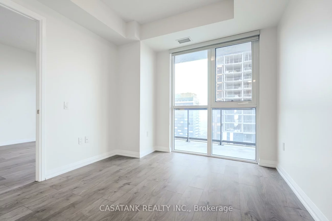 35, Watergarden, Hurontario, Mississauga