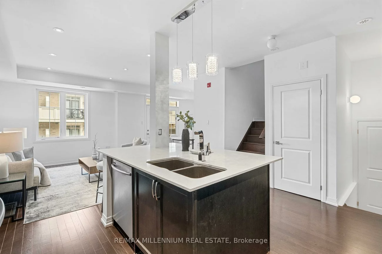 62, Preston Meadow, Hurontario, Mississauga