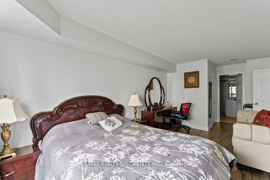 325, Webb, City Centre, Mississauga