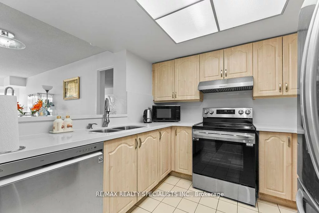 325, Webb, City Centre, Mississauga