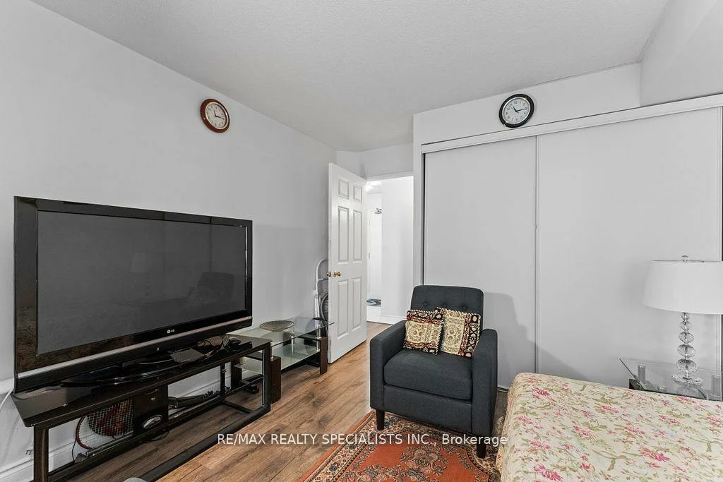 325, Webb, City Centre, Mississauga