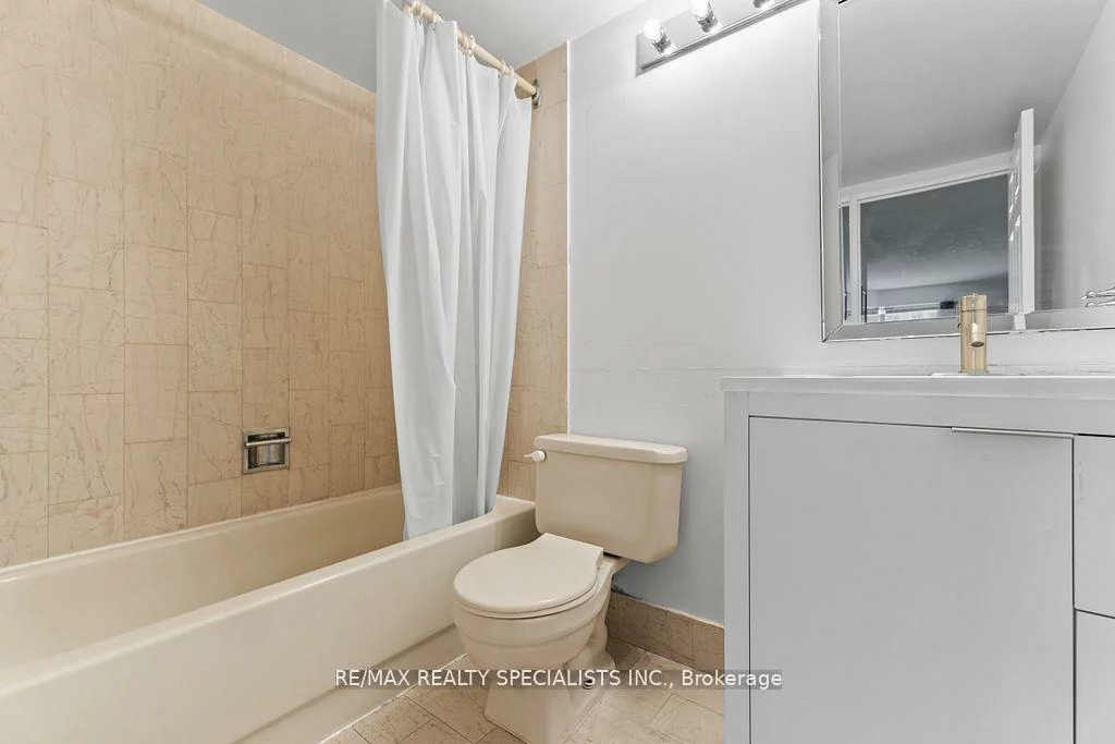 325, Webb, City Centre, Mississauga