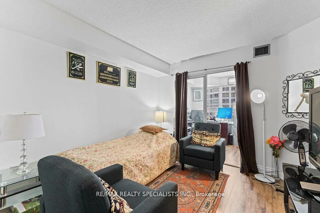 325, Webb, City Centre, Mississauga