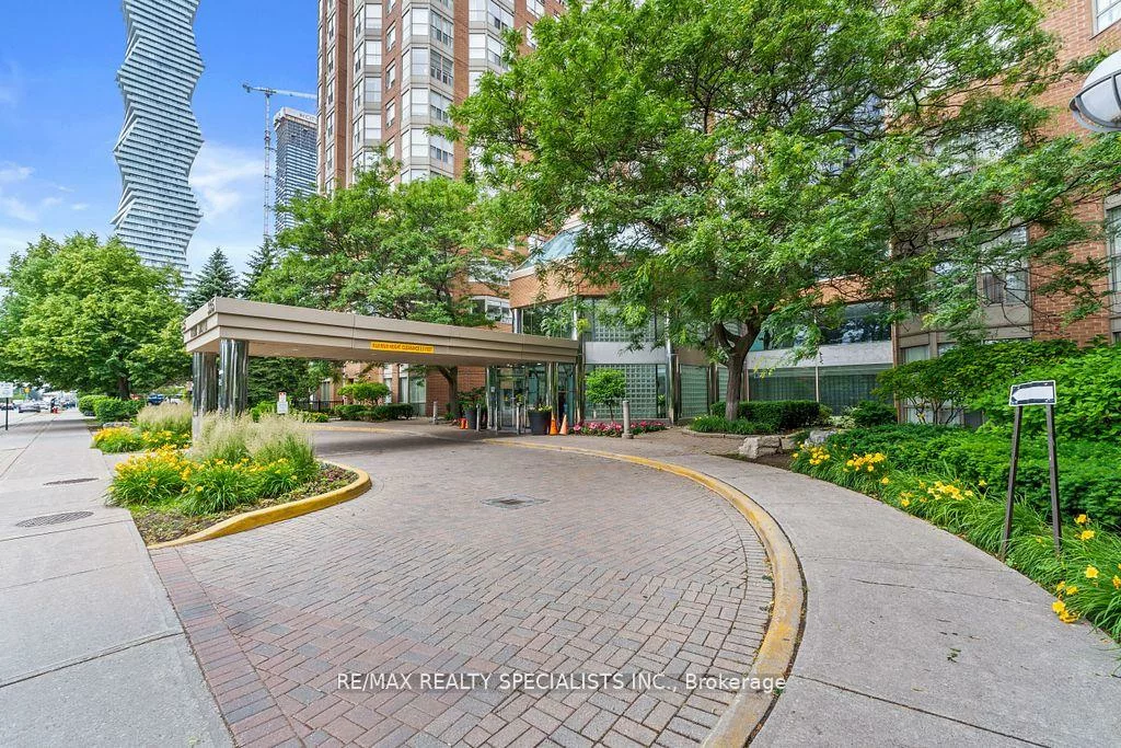 325, Webb, City Centre, Mississauga