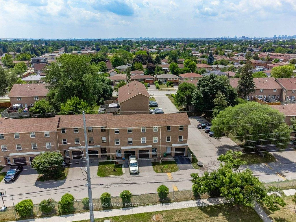 7255, Dooley, Malton, Mississauga