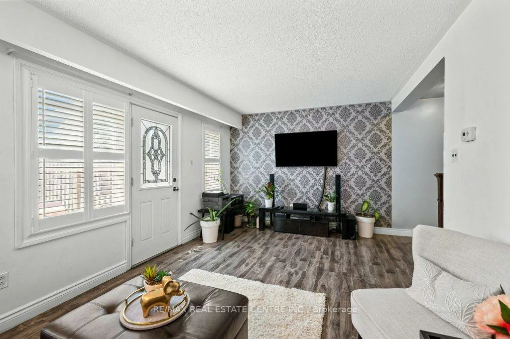 7255, Dooley, Malton, Mississauga
