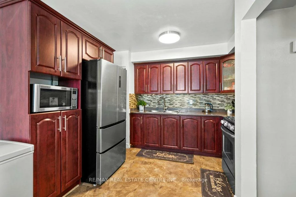 7255, Dooley, Malton, Mississauga