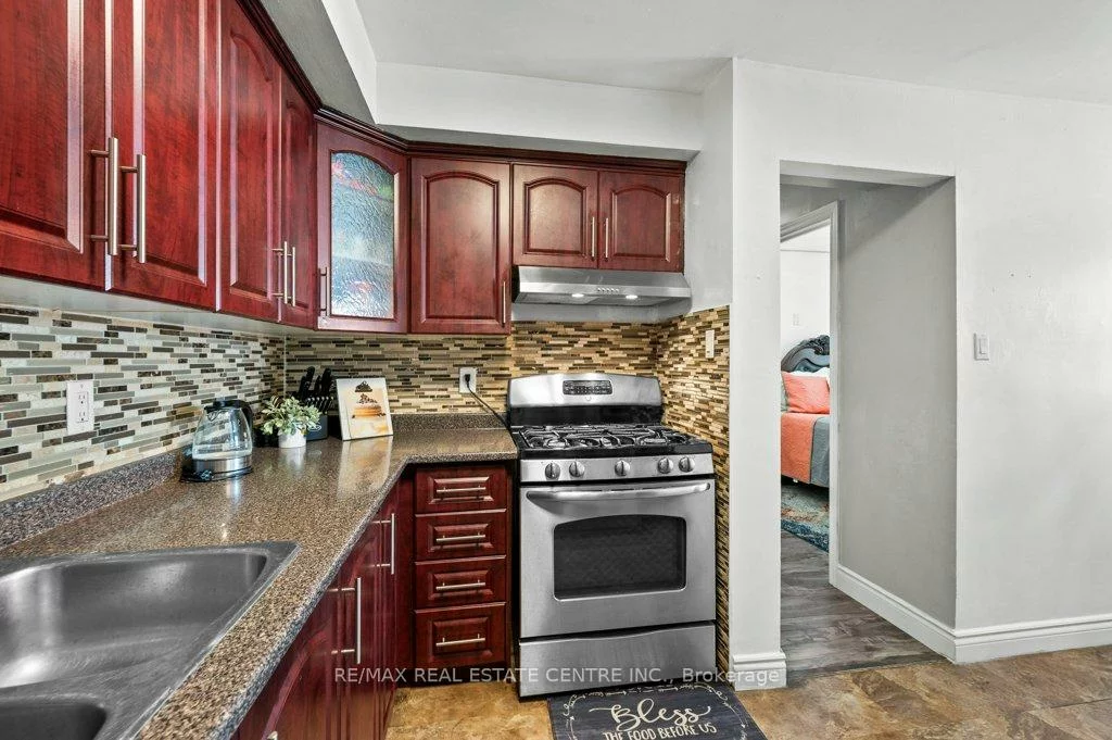 7255, Dooley, Malton, Mississauga