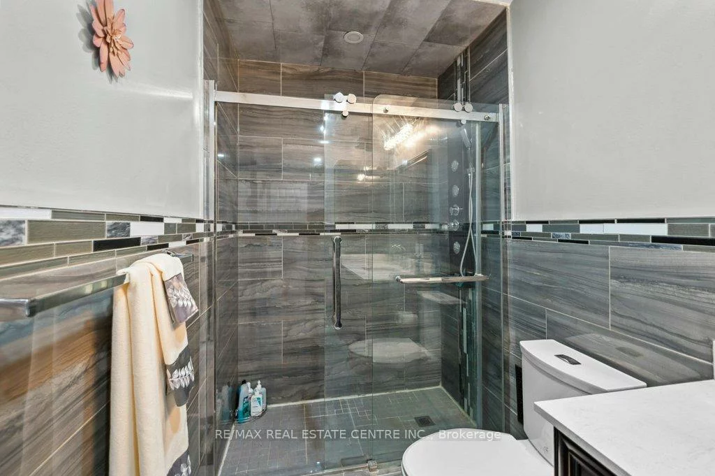 7255, Dooley, Malton, Mississauga