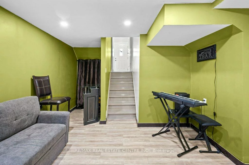 7255, Dooley, Malton, Mississauga
